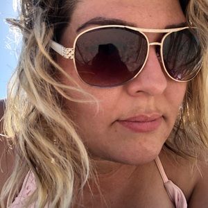 Meet your Posher, Maribel